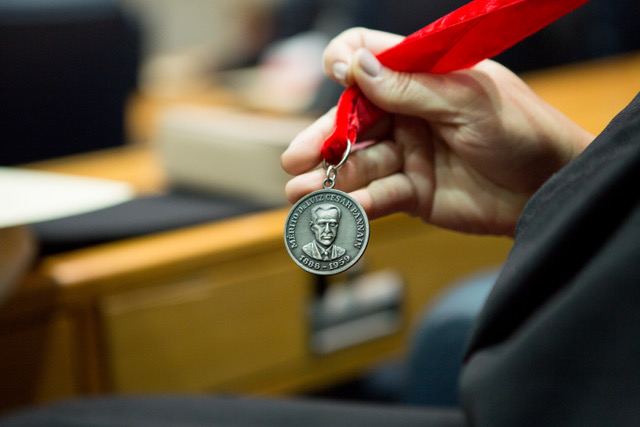 Cirurgiã-dentista de Mato Grosso conquista Medalha Pannain