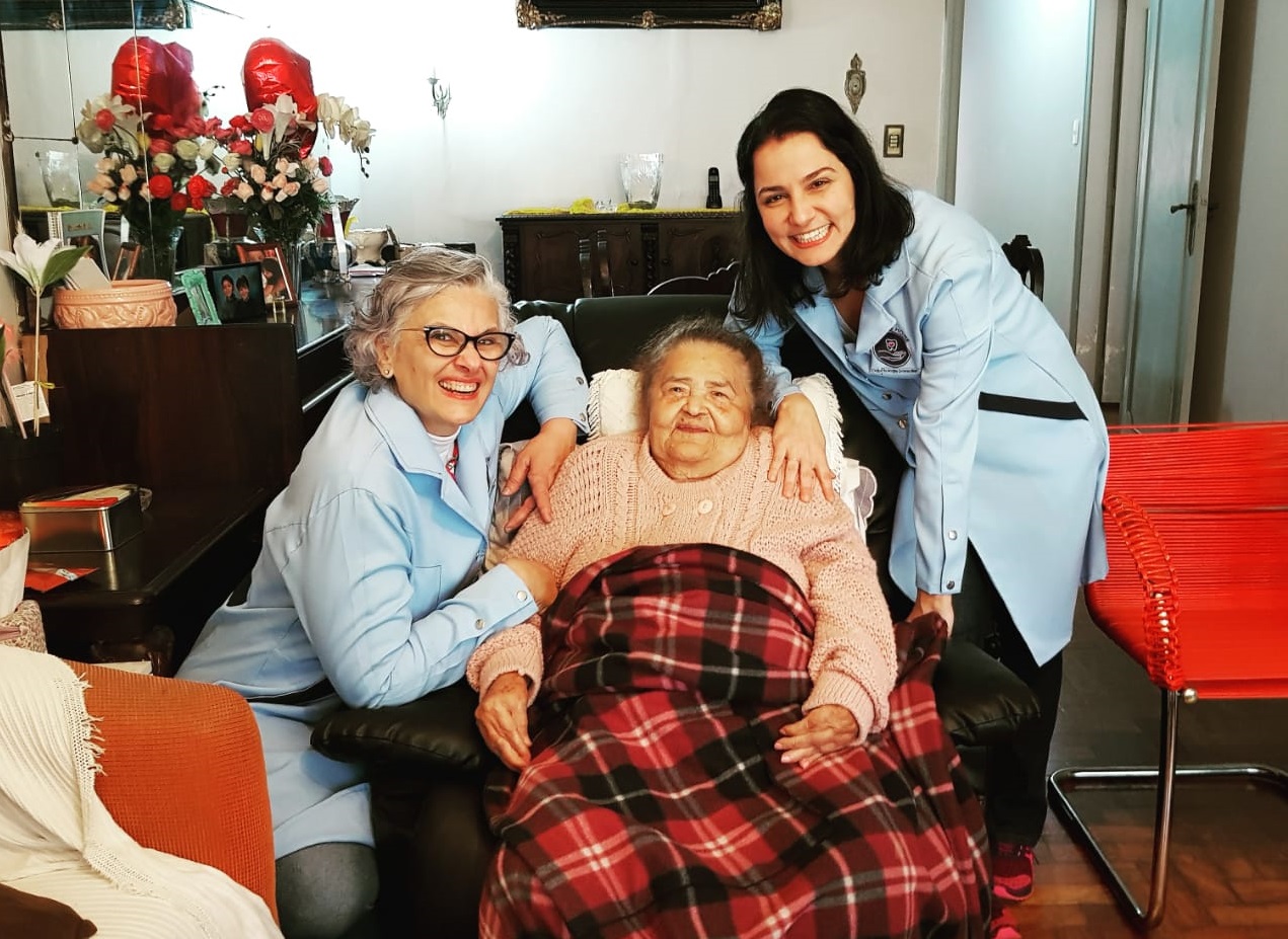 “Assistência Odontológica é fundamental para garantir qualidade de vida na terceira idade”, afirma especialista “Assistência Odontológica é fundamental para garantir qualidade de vida na terceira idade”, afirma especialista
