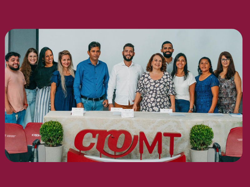 CRO ENTREGA CARTEIRAS A NOVOS PROFISSIONAIS DA CAPITAL
