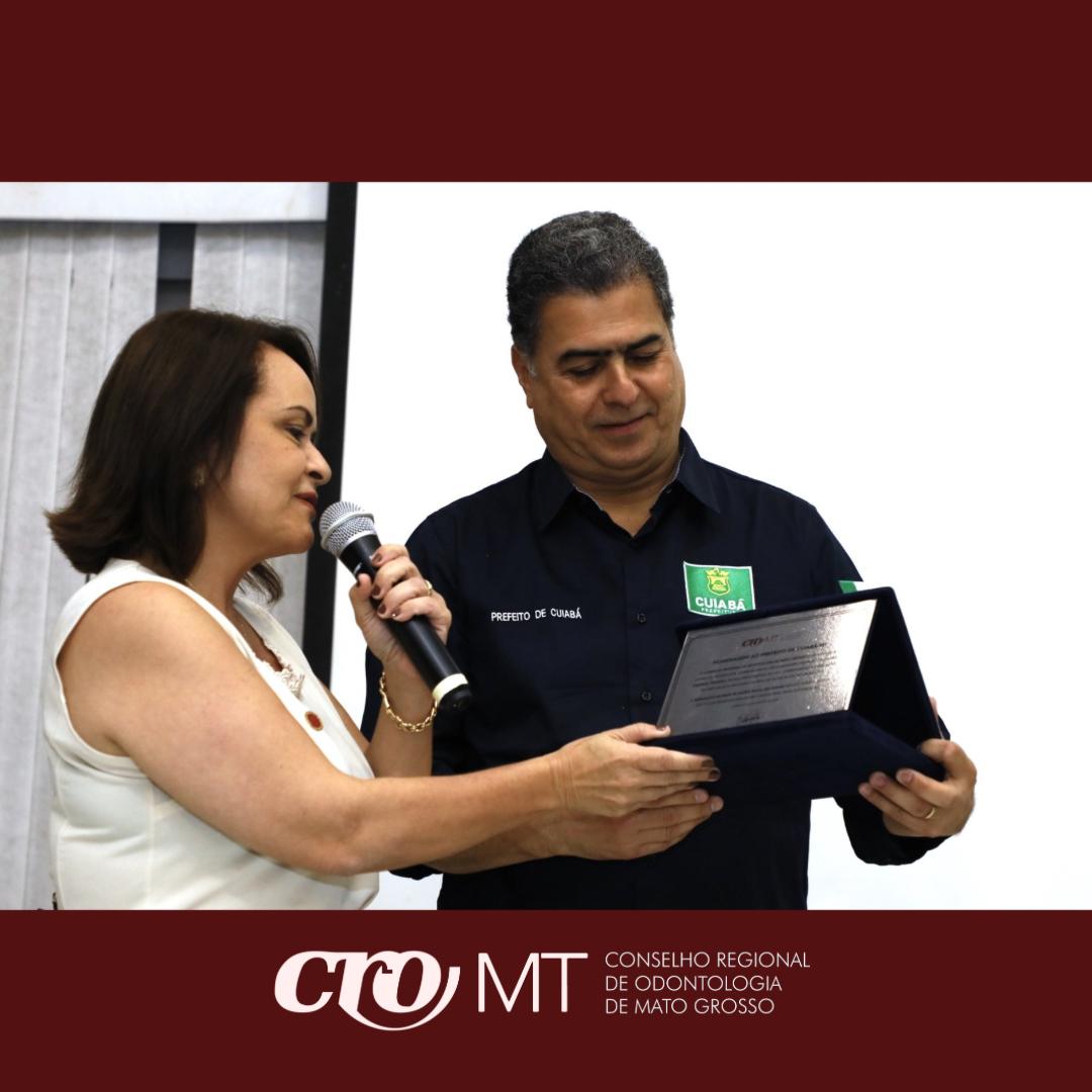 CRO-MT e o SINODONTO homenagearam o prefeito de Cuiabá